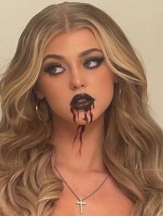 Vampire Costume Women, Pelottava Halloween, Maquillage Halloween Simple, Vampire Makeup Halloween, Vampire Halloween Costume, Vampire Bride, Vampire Makeup, Hot Halloween Outfits