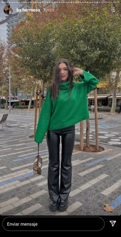 Pub Outfit Night Winter, Ss24 Outfits, Green Outfit Winter, Dark Green Sweater Outfit, Green Winter Outfits, Green Outfit Fall, Zipper Sweater Outfit, High Neck Sweater Outfit, Sweater Outfits Dressy