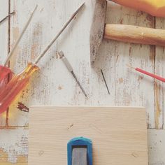 tools are sitting on top of a piece of wood with a hole in the middle