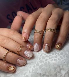 Short Gel Tips Nails Ideas, Gel Nail Designs Fall 2024, Short Unique Nails, Gel Nail Designs On Natural Nails, Mail Inspo Fall 2024, Gelish Inspo, Short Gel Nails Fall 2024, Nails With Gold Design, Otoño Nails