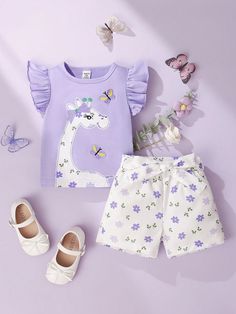 Conjunto de Top Babado com Estampa Fofa de Girafa de Desenho Animado para Menina e Shorts com Estampa Floral, Moda Malva     Desenho Animado,Floral,Geométrico,Estampa total  Não elástico,Elasticidade Baixa  Baby Girls Clothing, size features are:Bust: ,Length: ,Sleeve Length: Purple Cartoon, Cartoon Giraffe, Flounce Top, Purple Collar, Mauve Purple, Designer Kids, Floral Geometric, Designer Kids Clothes, Giraffe Print