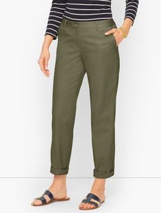 Relaxed Chinos Best Work Pants, Straight Leg Khakis, Fall Wardrobe Essentials, Chinos Style, Perfect Pant, Fall Capsule Wardrobe, Classic Style Women, Green Pants, Ankle Length Pants