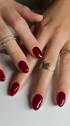 Expensive Nail Colors, Red Dress Nails Ideas, Red Nails Outfit, Red Nails Simple, Bordo Nails, Red Nails Manicure, Simple Red Nails, Short Red Nails, Deep Red Nails