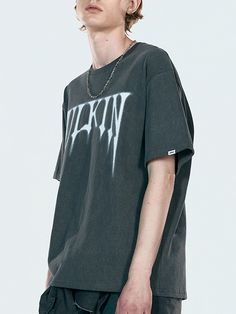 This is a trendy and unique t-shirts by ULKIN that is made out of high quality and sturdy fabric. With design detail that gives a streetwear mood, you can style it in various ways for your young and casual daily outfit.- Oversized silhouette- Graphic artwork print on the front and back- Tentar and tumble washed fabric Edgy Washed Black T-shirt With Letter Print, Oversized Gray Urban T-shirt, Urban Oversized Gray T-shirt, Trendy Gray T-shirt For Streetwear, Washed Black Logo Print Tops For Streetwear, Cotton Top With Graffiti Print For Streetwear, Gray Graffiti Print Top For Streetwear, Trendy Gray Cotton T-shirt, Urban Washed Black Tops For Streetwear