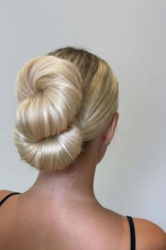 Infinity Bun 21st Birthday Hairstyles, Two Color Hair, Black Wedding Hairstyles, Shine Like A Star, Birthday Hairstyles, Glamorous Hair, Glam Hair, Black Wedding, 21st Birthday