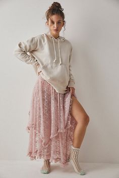 Free People French Courtship Slip Outfit, Free People Lace Skirt, Female Gaze Outfits, Ward Robes, Lace Skirt Outfit, Layered Lace Skirt, Bohemian Chic Outfits, Fashion 23, Boho Whimsical