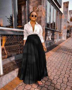 Long Pleated Skirt Outfit, Black Pleated Skirt Outfit, Black Skirt Outfits, Loft Fashion, Pleated Skirt Outfit, Womens Pleated Skirt, Long Skirt Outfits, Maxi Outfits, High Waisted Pleated Skirt