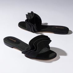 With the same easy feel of our favorite flat sandal slide, the Ivy Ruffle adds an element of pep and flourish with an elegant ruffle on this bestselling style. Classy Women Shoes, Capsule Wardrobe Shoes, Classy Sandals, Shoe Goals, Vacation Sandals, Classy Fits, Food Babe, Walk In My Shoes, Flat Mules