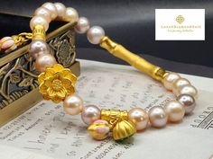 *Materials: Pure Gold, Real Pearl. *Karat: 24K Pure Gold *Gold Color: Yellow *Gold Weight: Approx. 6.37Gm *Pearl Diameter: Approx. 8mm *HANDMADE 🧧the lotus flower symbolizes a very strong meaning of rebirth and/or enlightenment. Lotus flower purifies your heart and mind that heightens your sense of joy and peace. It is also said to turn bad luck to good luck. 🧧 Lucky bamboo symbolizes a life full of properity and strong life. OUR 24K GOLD IS MADE FROM 5G TECHNOLOGY What does 5G mean? 1, Grace Feng Shui Jewelry, Feng Shui Bracelet, Chinese Bracelet, Bamboo Bracelet, Lucky Flower, Gold Arm Band, Lotus Bracelet, Gold Pearl Bracelet, Lucky Bamboo