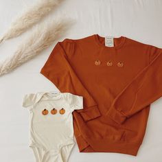 Mommy and Me Outfits Mom and Baby Matching Outfits Mom and - Etsy Mommy And Me Coming Home Outfits, Fall Baby Pictures, Sweatshirt Shirts, Family Clothes, Outfits Mom, Mom And Daughter Matching, Mini Outfit, Fall Baby Clothes, Mama And Mini