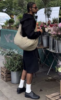 David Beckham Style Outfits, Formal Streetwear, Shoulder Bag Outfit, Outfits Men Streetwear, Streetwear Outfit Ideas, Bag Outfit, Street Style Outfits Men, Street Fashion Men Streetwear, Androgynous Fashion