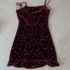 New Without Tags!! Maroon Velvet Dress With Silver Stars Size Medium But Fits Like Size Small Maroon Velvet Dress, Eras Outfit, Honey Pink, Suede Mini Dress, Strappy Mini Dress, Wild Honey, Printed Wrap Dresses, Ruffle Mini Dress, Blue Mini Dress