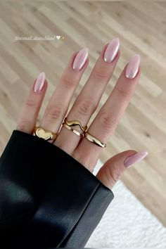 Natural Nails Almond, Pink Chrome Nails, Beauty Hacks Nails, Plain Nails, Ring Inspo, Amazing Nails, Minimal Ring, Almond Acrylic Nails