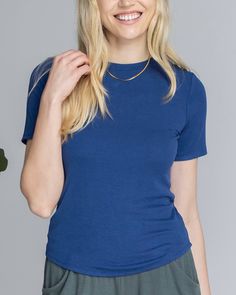 Essential tee Versatile Fitted T-shirt, Everyday Basic Style Top In Solid Color, Solid Color Basic Style Tops For Everyday, Everyday Basic Style Solid Color Tops, Everyday Crew Neck Tops, Blue Solid Color Crew Neck Top, Versatile Crew Neck Tops For Everyday, Versatile Everyday Crew Neck Tops, Blue Cotton T-shirt For Layering