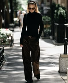 Black Turtle Neck Outfit Women, Autumn Fits, Neue Outfits, Mode Casual, Frankies Bikinis, Looks Street Style, Mode Ootd, Elegantes Outfit, All Black Outfit