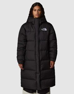 Giacche e Cappotti di The North Face Essenziale per le giornate più fredde Cappuccio con fermacorda Collo alto Chiusura con zip e adesiva Logo ricamato sul petto e sul retro Tasche con cerniera lampo ai lati Polsini regolabili Taglio lungo Regular fit