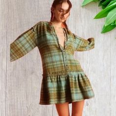 Nwot Free People Alexa Green Plaid Waffle Knit Drop Hem Mini Dress Size: X-Small Material: 100% Cotton Care: Machine Wash Cold Comes With Extra Button! Perfect In Plaid, This Forever Essential, Button-Front Mini Dress Is Featured In A Slouchy, Relaxed Silhouette With Defined, Dropped Bottom Hem For Added Dimension. *Slightly Exaggerated Sleeves *Soft, Textured Fabrication *Lettuce Trim At Shoulder Seams In New Without Tag Condition! Thanks So Much For Looking! Free People Adella Dress, Free People Slip Dress, Floral Spaghetti Strap Dress, White Short Sleeve Dress, Plunge Mini Dress, Mini Tunic Dress, Free People Mini Dress, Puff Dress, Boho Mini Dress