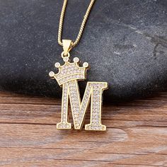 A-Z-Crown-Alphabet-Necklace-M Alphabet Pendant, Alphabet Necklace, Crown Necklace, Celtic Knots, Chic Necklace, Style Hip Hop, Party Necklace, Initial Pendant Necklace, Letter M