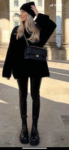 Winter Outfit Formal, London Winter Outfits, Full Black Outfit, Formal Outfit Ideas, Teens Outfits, Perfect Winter Outfit, Winter Style Inspiration, Ny Outfits, Trend Outfit