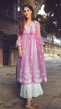 Chikankari Dress Ideas, Traditional Dresses Kurti, Simple Traditional Outfits, Chikankari Suits Design, Chikankari Sharara Suit, Suit For Girls Indian, Lucknowi Chikankari Suits, Traditional Kurti, Chikankari Dress