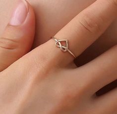 2022 Engagement Rings, Designs Mehndi, Pretty Jewelry Necklaces, Claddagh Ring, Gold Rings Fashion, Simple Mehndi, Rings Rings, Jewelry Accessories Ideas, Rings Jewelry Fashion