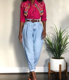 Pants With Boots, Vintage Glam, Looks Chic, Tapered Pants, Retro Outfits, Outfits Casuales, Primavera Estate