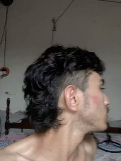 Wolfcut With Mullet, Male Hairstyles Mullet, Male Mullet Aesthetic, Old Money Mullet, Men Hairstyle Mullet, Short Wolfcut Mullet, Muller Hairstyle Men, Short Mullet Haircut Men, Curly Mullet Men