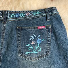 Gorgeous Flower Embroidery On The Back And Back Pockets Zana Di Cropped Jeans Capri Denim Jeans Size 21 Materials 90% Cotton 8% Polyester 2% Spandex Embroidered Jeans Pocket, Pocket Embroidery, Jeans Embroidered, Denim Art, Jean Pockets, Denim Capris, Womens Capris, Embroidered Jeans, Perfect Wardrobe