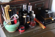 . Makeup Organization Vintage, Messy Makeup Aesthetic Table, Messy But Organized Aesthetic, Messy Apartment Aesthetic Dark, Organized Makeup, Kim Makeup, Lauren Santo Domingo, Julia Restoin Roitfeld, Makeup Order