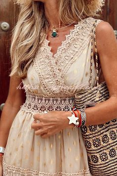 High Waist Maxi Dress, White Lace Maxi Dress, Empire Waist Maxi Dress, Fishtail Dress, Fashion Bohemian, Dress Stores Online, Maxi Dress Online, Dreamy Dress, Lace Maxi