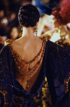 Haute Couture Details, Mode Tips, Mode Vintage, Gold Dress, Costume Design