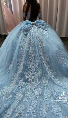 Icy Blue Quinceanera Dresses, Sweet 15 Party Ideas Quinceanera Blue, Elsa Quinceanera Dress, Winter Wonderland Quinceanera Theme Dress, Alice In Wonderland Quince Dress, Frozen Quinceanera Theme, Winter Wonderland Quinceanera Theme