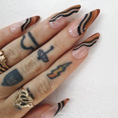 70s Inspo Nails, 70s Nail Art, 70s Tattoo, 70s Nails, Nails Grunge, Nail Design Glitter, Milky Nails, Grunge Nails, Minimalist Nails