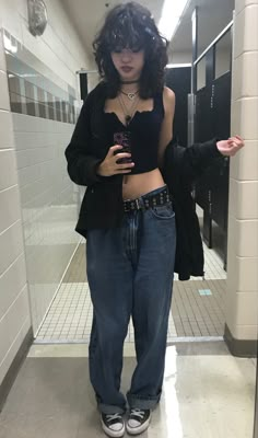 Y2k Grunge Style Outfits, Goth Bitmoji Outfits, Edgy Grunge, Outfits For School Grunge, 2000s Goth Outfits, Deftones Girl Outfit, Latina Goth Fashion, Hot Grunge Outfits, 2000 Grunge Outfits