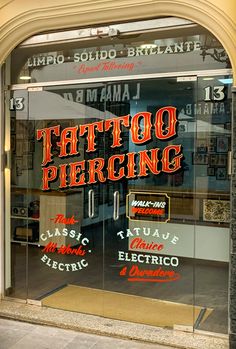 tattoo, tattooshop, estudio tatuaje, lettering, rotulación tradicional, decoración. Logo Design Tattoo Studio, Tattoo Shop Exterior, Tattoo Shop Logo Design, Tattoo Studio Decoration