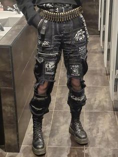 Punk Guys Aesthetic, Alt Outfits Cold Weather, Punk Metal Outfits, Black Punk Fashion, Punk Clothing Aesthetic, Punk Fits Male, Punk Outfits Diy, Punk Men Outfit