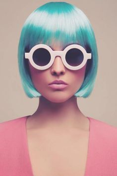 Pastels pastels pastels Futurisme Retro, Chica Cool, Look Retro, Round Glasses, Baby Boomer, Retro Futurism, Pretty Pastel, Blue Hair