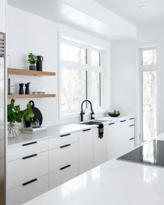 White Kitchen with Black Cabinet Handles and Faucet Flat Cabinets, Small White Kitchens, Modern White Kitchen, Edge Pulls, Minimal Kitchen Design, Modern Minimalist Kitchen, Gray And White Kitchen, Cabinet Fronts, White Kitchens