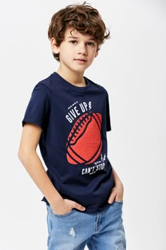 Kidswear Trends, Boys Summer Fashion, Boys Tshirt, Kids Fashion Blog, Boys Logo, Child Boy, Kids Tees