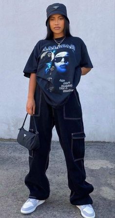 Black Baggy Cargos Outfits, Outfit For School Black Women, Y2k Womens Fashion Aesthetic, Streetwear Fashion Women School, Y2k Fashion Outfits Black Women, Women Drip Outfits, Streetwear Girl Outfits Style, Black Women Tomboy Outfits, Black Girls Streetwear Outfits