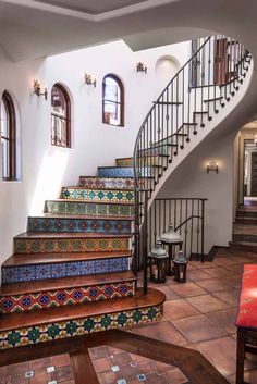 the stairs are decorated with colorful tiles