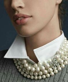 Pearl Necklace Outfit, Necklace Outfit, Wear Pearls, Pearl Necklace Designs, Diamond Solitaire Necklace, Solitaire Necklaces, Chanel Vintage, Preppy Outfit, Necklace Fashion