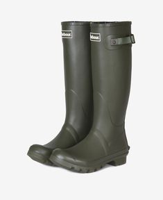 Offering a classic silhouette, the Barbour Bede Wellington is a hard-wearing design featuring script binding to the topline and a Classic Tartan lining. Barbour Wellies, Barbour Boots, Green Wellies, Womens Muck Boots, Olive Style, Barbour Women, Barbour Mens, Wellington Boot, Wellington Boots