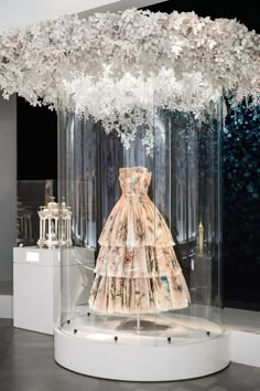 Dior Designer Of Dreams, Bridal Boutique Interior, Christian Dior Designer, Dior Dress, Brooklyn Museum, Dior Designer, Dior Fashion