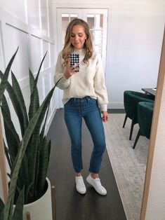 Flare Jeans With Sneakers, Cream Sweater Outfits, Olive Linen Pants, Leopard Flats Outfits, Flare Jeans Outfit, Teacher Clothes, Olive Jacket, Friday Outfit, Kick Flare Jeans