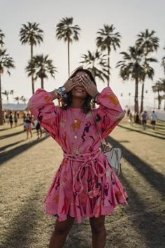 Printed Dress Street Style, Mode Coachella, Dress Street Style, Cazal Sunglasses, Coachella 2019, Collage Vintage, Short And Sweet, Street Style Fashion, Festival Looks