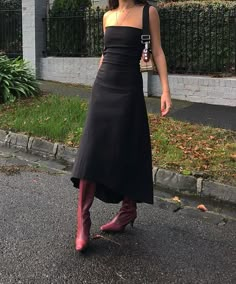 Cloak Outfit Aesthetic, Casual Strapless Dress Outfit, Corset Day Outfit, Texture Outfit Fashion, Gothic Fashion 2023, Elegant French Outfit, Tankairstudio Top, Tumblr Aesthetic Outfits 2014, Wide Neck Sweater Outfit