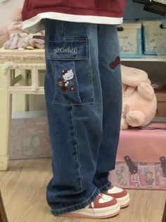 ⚡️Free Shipping Cartoon Embroidery High Waist Loose Boyfriend Jeans Blue M under $52.00 in Jeans. ✓2024 S/S Sale at Another Chill. ✓Free Shipping on all orders over US$69 Fashion Wide Leg Pants, Hello Kitty Outfit, Retro Trousers, Y2k Trousers, Denim Clothes, Hello Kitty Y2k, Kitty Clothes, Hello Kitty Clothes, Denim Decor