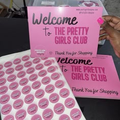 a woman holding up a pink sign with the words welcome to the pretty girls club