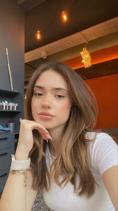 Try On Hairstyles, Selfie Ideas Instagram, American Beauty, Portrait Poses, Instagram Foto, Ulzzang Girl, Bun Hairstyles, Cute Hairstyles, Hair Inspo